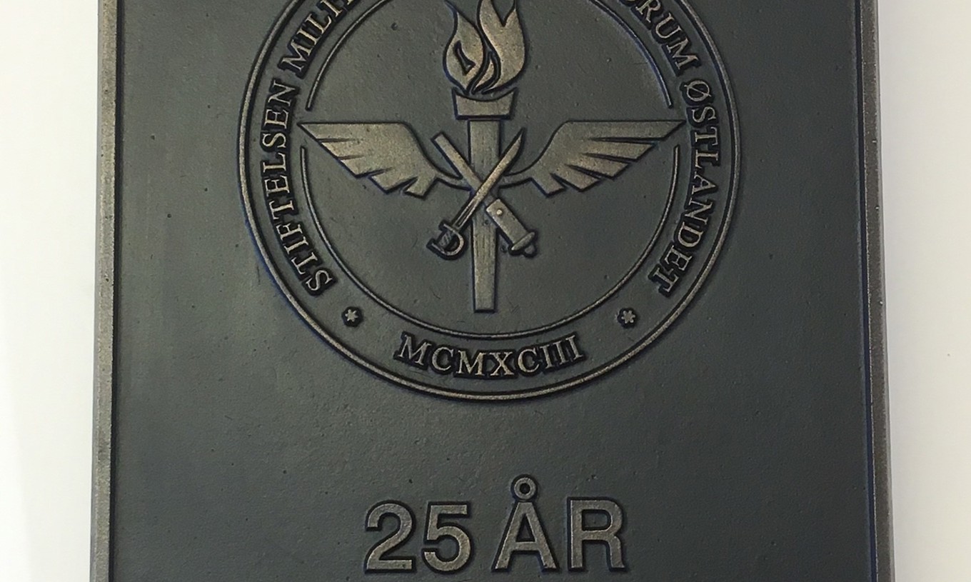 støpte skilt plakett tavle Olsen Nauen Klokkestøperi