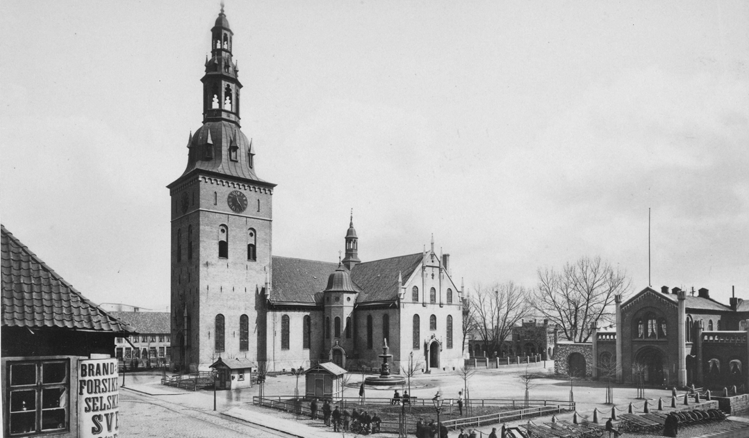 Oslo Domkirke, foto fra https://digitaltmuseum.no/011085442628/domkirkens-stil-og-arkitektur