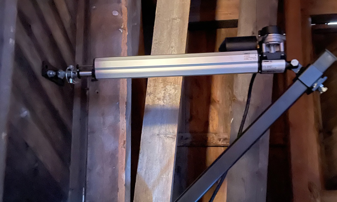 Styringsur ringeautomatikk Olsen Nauen Klokkestøperi ringeanlegg kirkeklokke lukemotor lukestyring