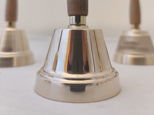 Olsen Nauen Klokkestøperi, klokkespill, kirkeklokker, skipsklokker, 1844, gårdsklokker, norsk industri, småklokker, bronse, gravering, toastmaster