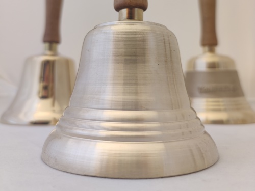 Olsen Nauen Klokkestøperi, klokkespill, kirkeklokker, skipsklokker, 1844, gårdsklokker, norsk industri, småklokker, bronse, gravering, toastmaster